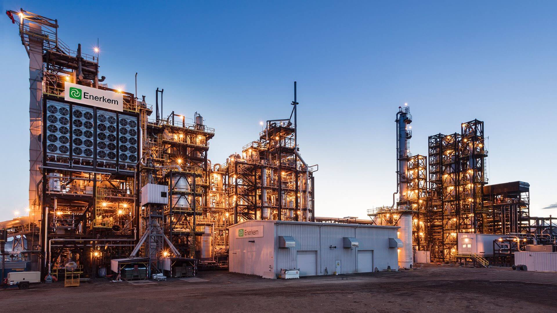 Night time photograph of Enerkem biofuels facility in Alberta, with lights lit up