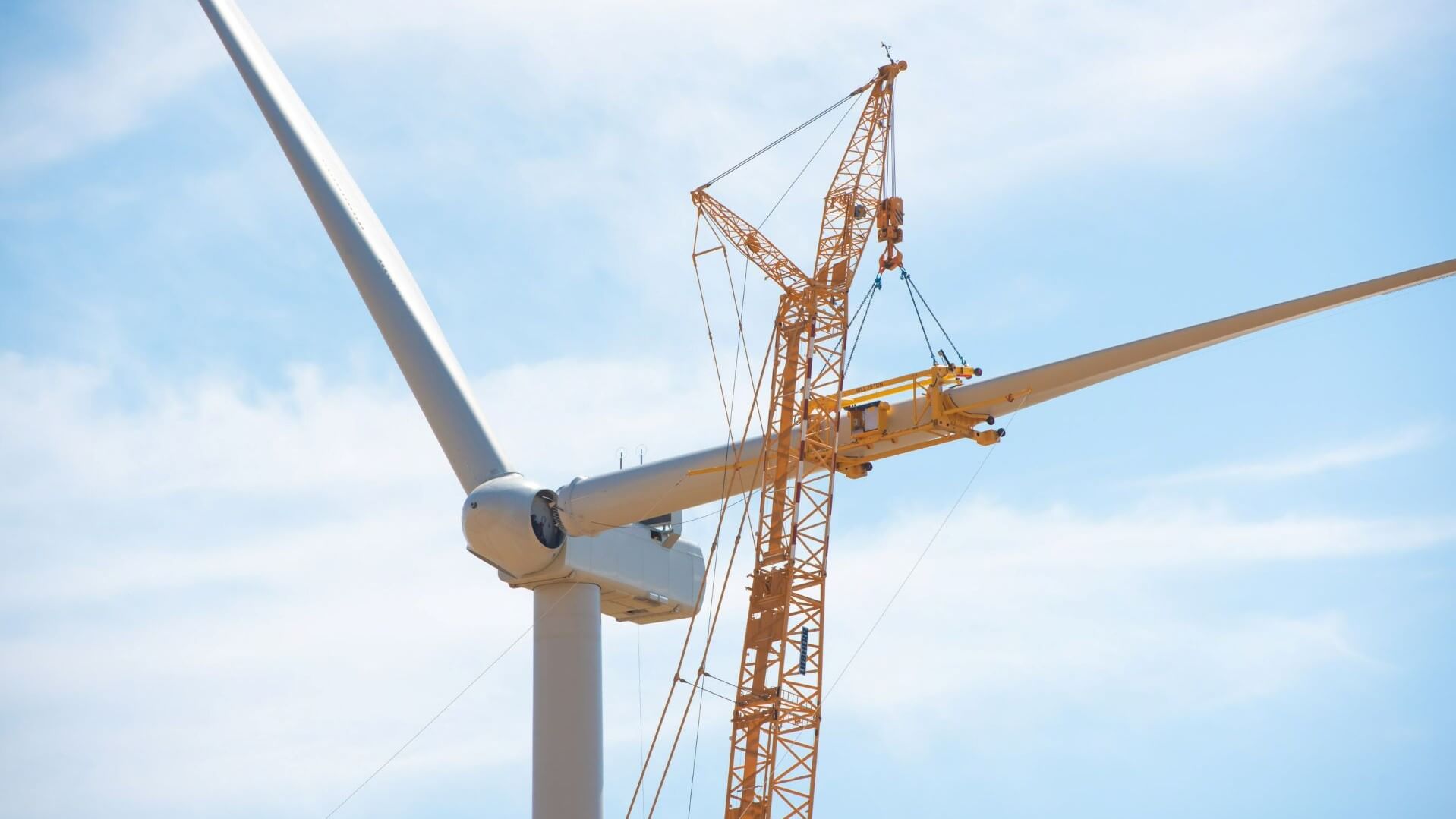 Attachment of turbine blades during construction of the Lanfine wind farm